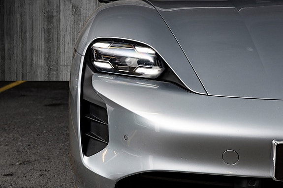 Porsche Taycan 6 of 30