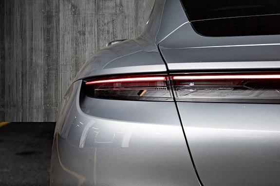Porsche Taycan 13 of 30