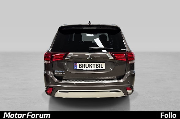 Sterkt baklysdesign med klar sikt og moderne lyselementer.