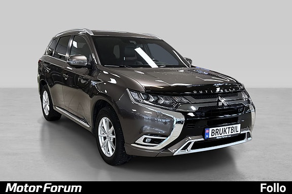 Lyssterk front med kraftige LED-lykter og premium finish.