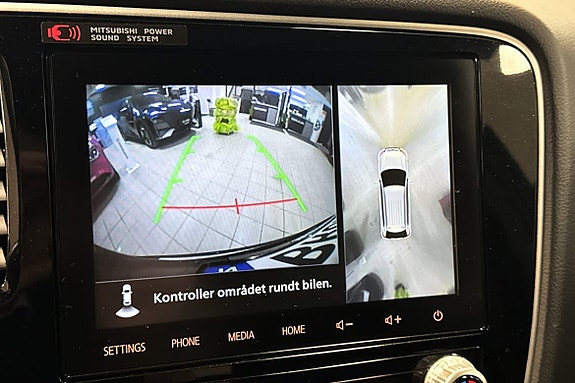 360° overvåkning gir full kontroll rundt bilen ved parkering.