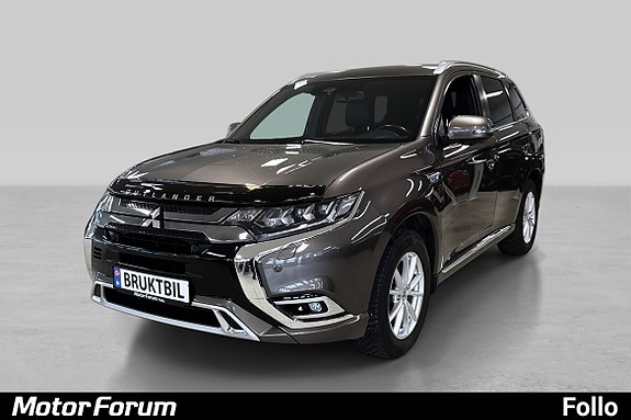 Robust frontrute med LED-lys og chrome for en moderne stil.