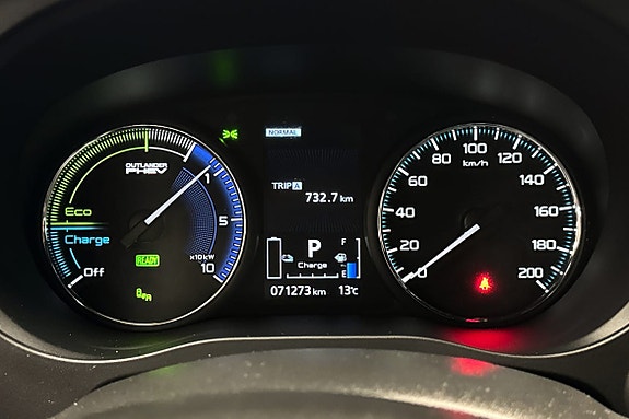 Markedets mest avanserte førerdisplay for trygg og enkel kjøring.