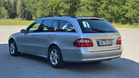 Mercedes-Benz E280 2 of 21