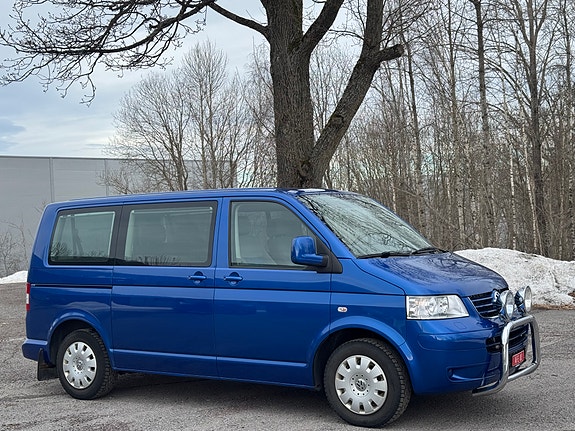Volkswagen Caravelle 3 of 5