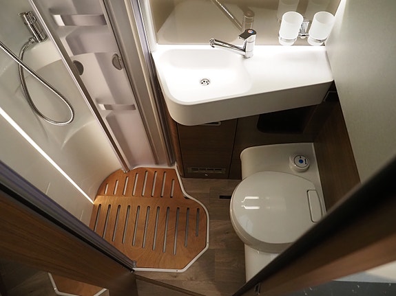 Hymer B 580 MC - Hydrauliske støttebein - Alde varmer. 15 of 30