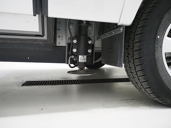 Hymer B 580 MC - Hydrauliske støttebein - Alde varmer. 6 of 30