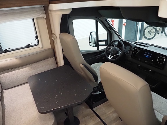 Hymer B 580 MC - Hydrauliske støttebein - Alde varmer. 8 of 30