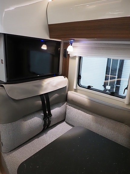 Hymer B 580 MC - Hydrauliske støttebein - Alde varmer. 14 of 30