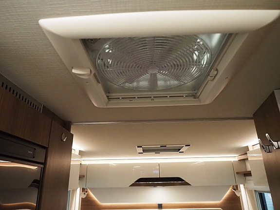 Hymer B 580 MC - Hydrauliske støttebein - Alde varmer. 24 of 30