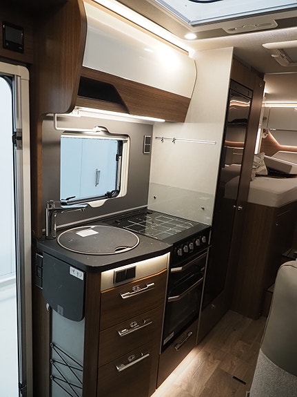 Hymer B 580 MC - Hydrauliske støttebein - Alde varmer. 13 of 30