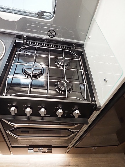 Hymer B 580 MC - Hydrauliske støttebein - Alde varmer. 23 of 30