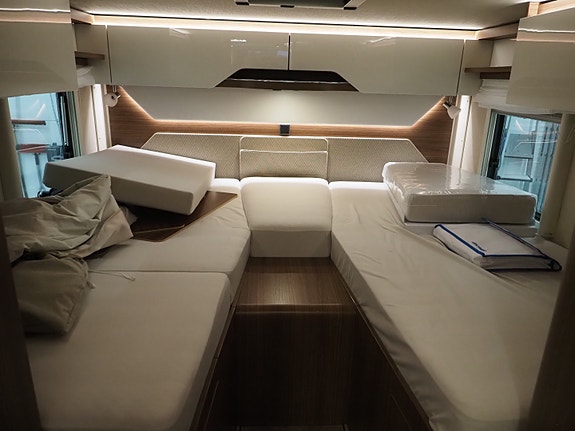Hymer B 580 MC - Hydrauliske støttebein - Alde varmer. 11 of 30
