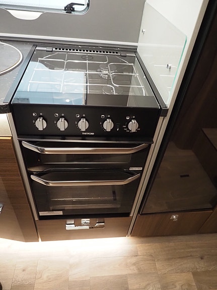 Hymer B 580 MC - Hydrauliske støttebein - Alde varmer. 22 of 30
