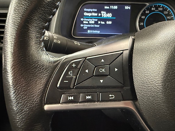 Nissan Leaf 10 of 27