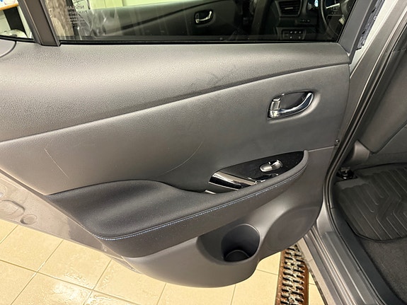 Nissan Leaf 24 of 27