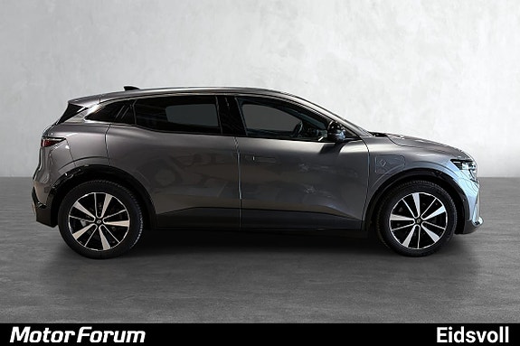 Design som kombinerer sportslighet og eleganse