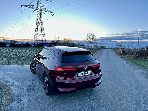 BMW iX 4 of 10