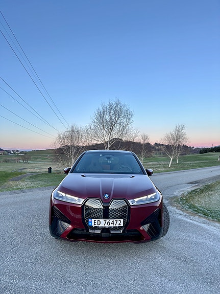 BMW iX 2 of 10