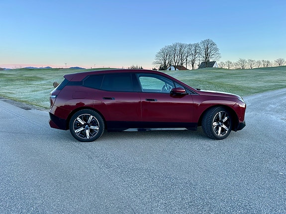 BMW iX 10 of 10