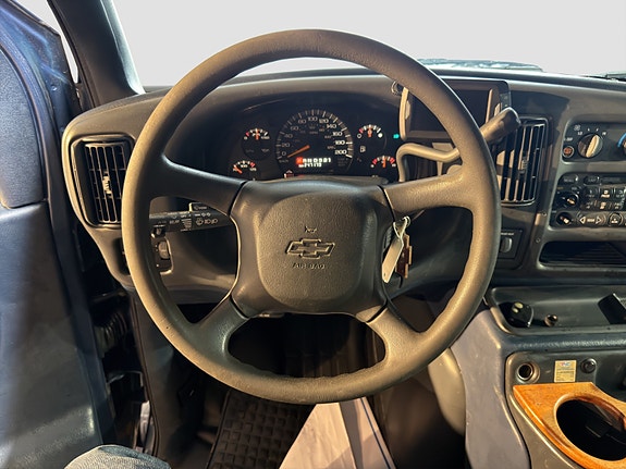Chevrolet Express 19 of 30