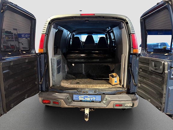 Chevrolet Express 8 of 30