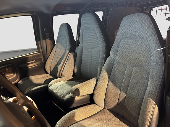 Chevrolet Express 16 of 30