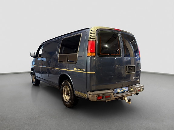 Chevrolet Express 9 of 30