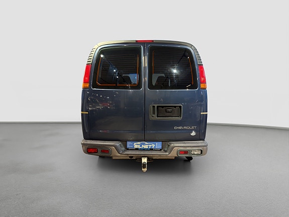 Chevrolet Express 6 of 30