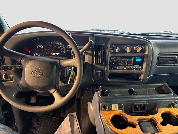 Chevrolet Express 21 of 30