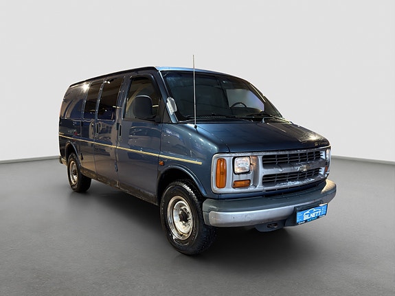 Chevrolet Express 3 of 30