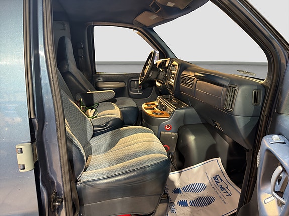 Chevrolet Express 13 of 30