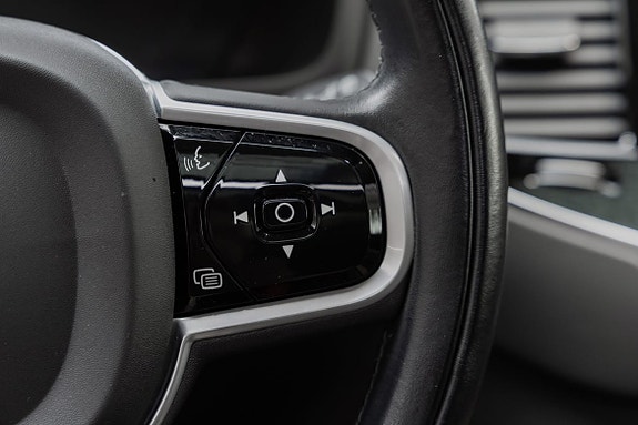 Volvo XC90 13 of 30