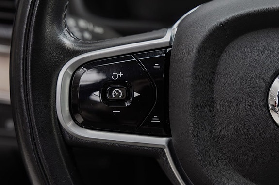 Volvo XC90 12 of 30