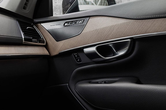 Volvo XC90 20 of 30