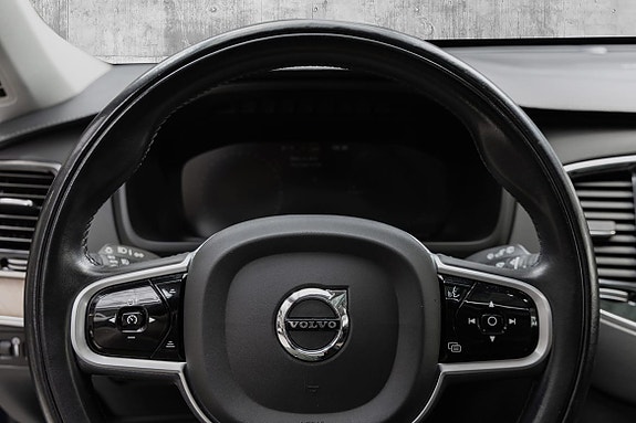Volvo XC90 14 of 30