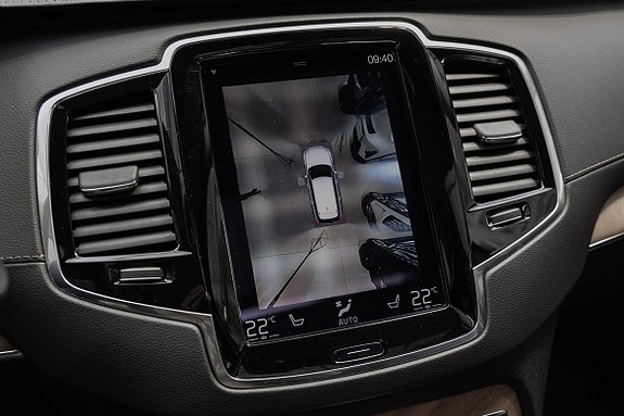 Volvo XC90 18 of 30