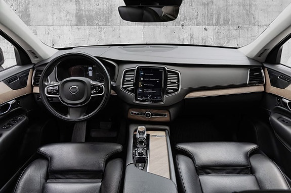 Volvo XC90 26 of 30