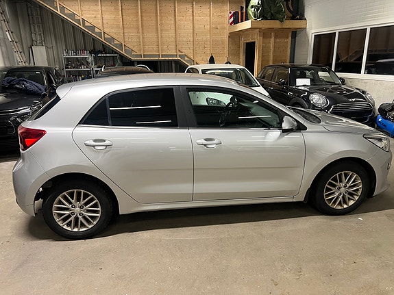 Kia Rio 4 of 5