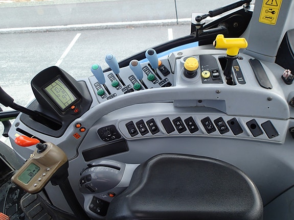 New Holland T6040 Elite 29 of 30