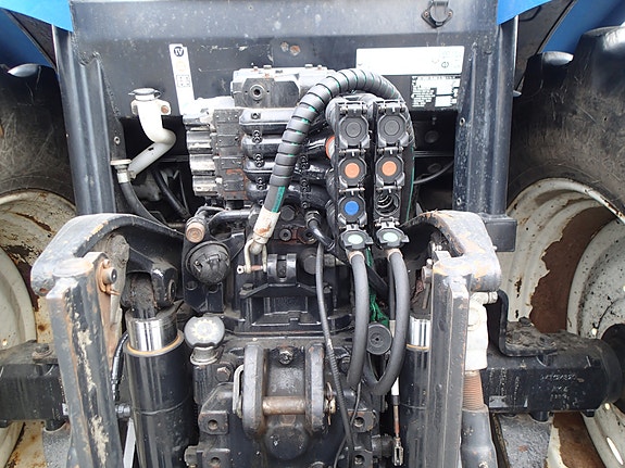 New Holland T6040 Elite 14 of 30