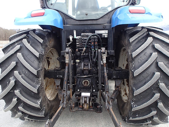 New Holland T6040 Elite 13 of 30