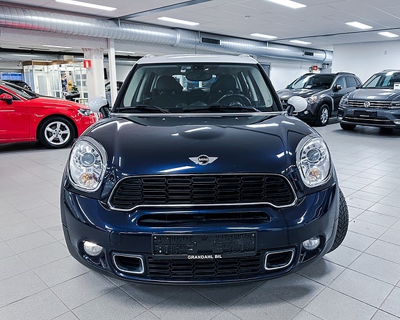 MINI Cooper S 4 of 5