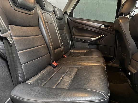 Ford Mondeo 15 of 19