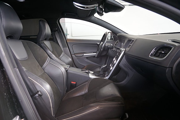 Volvo V60 8 of 14