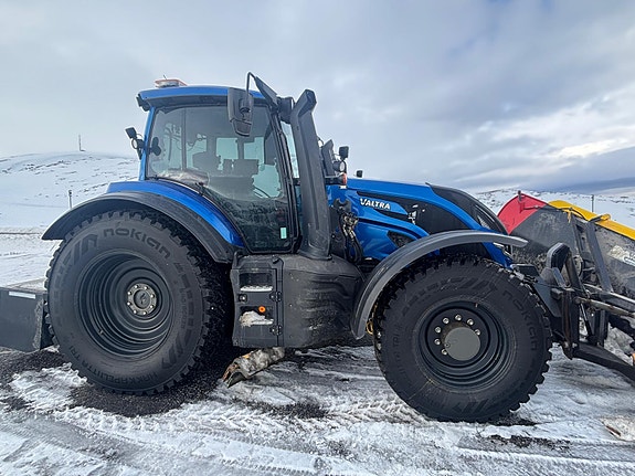 Valtra T235 traktor - frontlaster - 2 sett med dekk/felg  - fronthydraulikk - leveringsklar