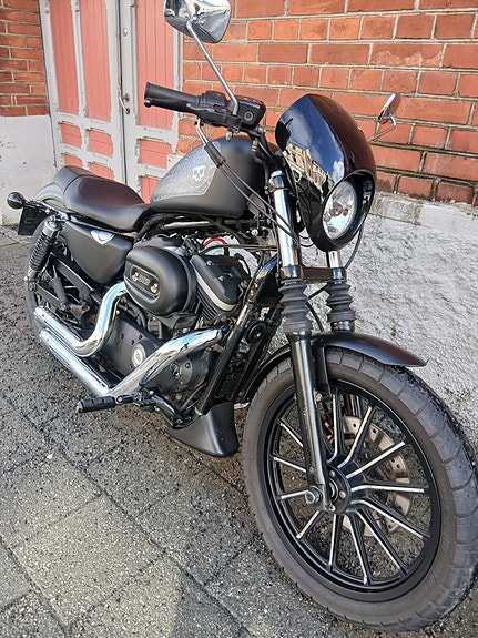 Harley-Davidson XL 883N Iron 2 of 5