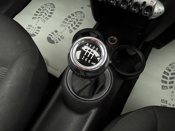 MINI Cooper 22 of 28