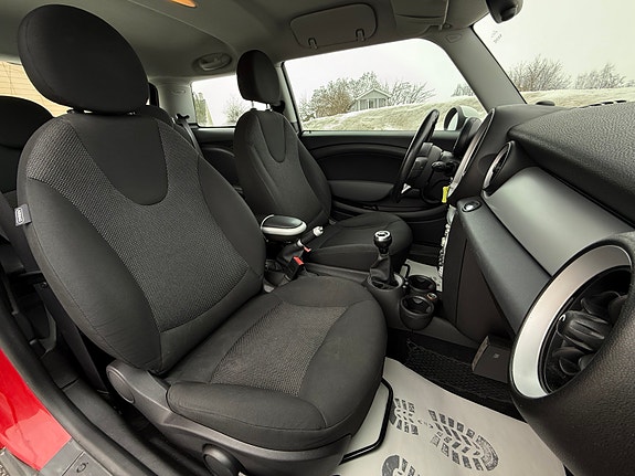 MINI Cooper 19 of 28