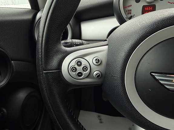 MINI Cooper 24 of 28